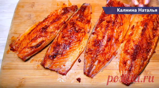 Скумбрия, запеченная с чесноком и паприкой