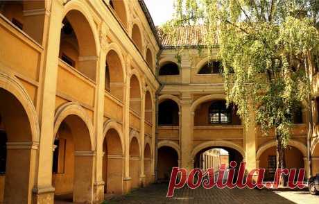 Vilnius University (Vilnius, Lithuania) 
от baalands   |  Pinterest • Всемирный каталог идей