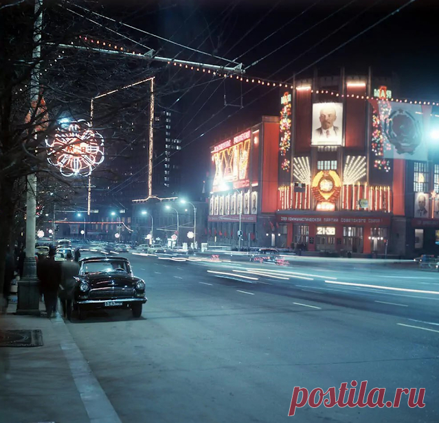 20vek.com: 1971. Москва. Праздничная первомайская иллюминация на улице Горького