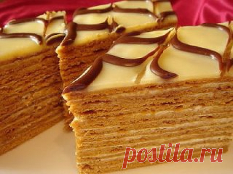 Медовик без масла — легкий и неимоверно вкусный. Недавно готовила. Получилось намного изысканней чем магазинный вариант. Этот рецепт специально для любителей медовой выпечки.
Ингредиенты:
Для теста:
яйца — 3 штуки
сахар — 1 стакан
жидкий мед — 2-3 стол. ложки
сода — 1 чайн. ложка
мука — 3 стакана.
Для крема:
сметана (лучше жирную) — 0,5 л. сметаны
сахар — 1 стакан.
Приготовление:
В эмалированной посуде смешать яйца, сахар и мед. Смесь в посуде поставить на маленький огонь ...