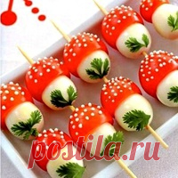 Закуски за 15 минут - 20 рецептов | Подборка рецептов на koolinar.ru Когда гости уже на пороге, а времени готовить нет, главное - это наличие продуктов и Ваша фантазия! Отличным вариантом быстрых закусок могут стать различные канапе, мини-рулетики и тарталетки с начинками, паштет из овощей, поданный на красиво нарезанном хлебе или горячий салат, овощная нарезка (или отварные овощи) с каким-либо соусом... Решений много, вот некоторые из них. 

 Узнайте больше рецептов