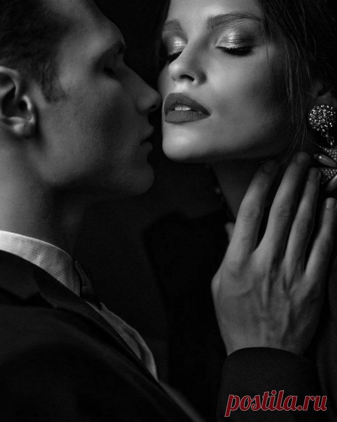 🔸В ходе переписки
Отыщите общие интересы – при их наличии подсознательно вы добьетесь больше доверия с его стороны.
Неплохим способом манипуляции можно назвать темы о детстве, школе. Погрузившись в такие разговоры, собеседник становится расслабленным, подверженным влиянию.🔸На что обратить внимание дополнительно:
-Следите, чтобы темп вашей речи не расходился с темпом речи собеседника.
-Понижение тембра голоса указывает на существенный интерес к собеседнику. Понизьте тембр, говорите мягко