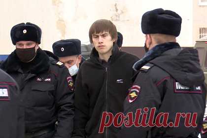 Расстрелявший сослуживцев в Воронеже солдат Макаров избежал колонии. Второй Западный окружной военный суд вынес решение по делу солдата-срочника Антона Макарова, устроившего бойню на военном аэродроме «Балтимор» в Воронеже, в результате чего были убиты трое его сослуживцев. Подсудимый освобожден от ответственности, его отправят на лечение в психстационар.