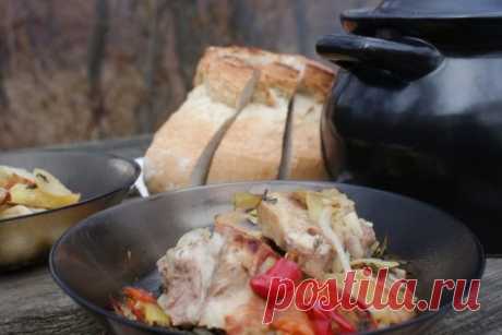 Свиные рёбрышки с овощами в горшочке на углях - Dynastyofchefs.ru