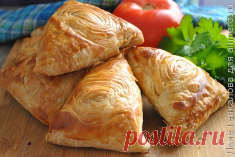👌 Узбекская самса слоёная хрустящая снаружи и сочная внутри, рецепты с фото Узбекская самса готовится из слоеного пресного теста.От теста во многом зависит насколько красивой получится самса. Если вы хотите получить сочную внутри хрустящую и многослойную с...