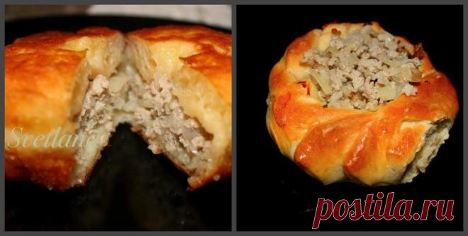 Духовые и жаренные беляши и секреты их приготовления Хочу поделится не большими секретами приготовления беляшей, которые я подсмотрела в передаче «Всё будет вкусно». Беляши и жаренные и с духовки, получаются сочными и очень вкусными! Ингредиенты: Тесто: - мука- 900г- 1кг - молоко- 250 мл - вода- 250 мл - сливочное масло- 60г - подсолнечное...