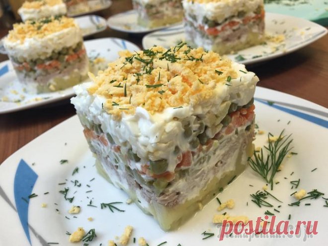Слоеный салат с тунцом