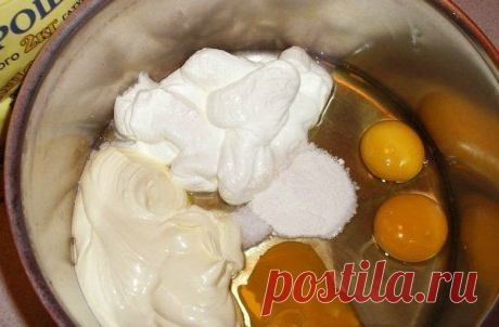 Быстрый пирог на кефире со сметаной - оооочень вкусно! - Простые рецепты Овкусе.ру