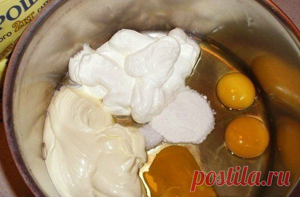 Быстрый пирог на кефире со сметаной - оооочень вкусно! - Простые рецепты Овкусе.ру