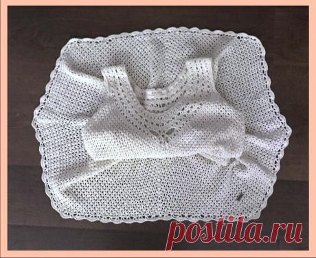 Расклешенный топ А-силуэта с кокеткой-колье крючком