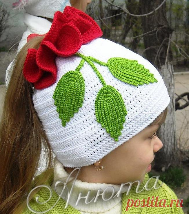 Вязаная шапочка для девочки «Роза»