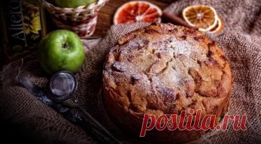 ​Болонский яблочный пирог Ингредиенты:Полента &mdash; 100 гМука &mdash; 200 гХлебные крошки &mdash; 100 гСахар &mdash; 100 гМолоко 3,2% &mdash; 500 гЯйца &mdash; 3 шт.Мед жидкий &mdash; 100 гМасло растительное &mdash; 50 гИнжир сушеный &mdash; 100 гИзюм &mdash; 100 гЯблоки &mdash; 500 гКорица молотая &mdash; 0,5...