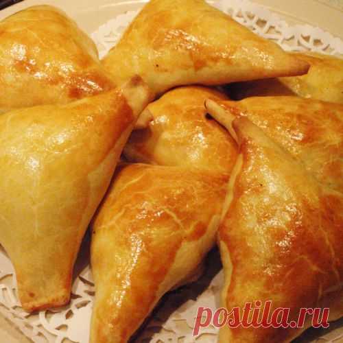 Нежное куриное мясо в хрустящем слоеном тесте - самса