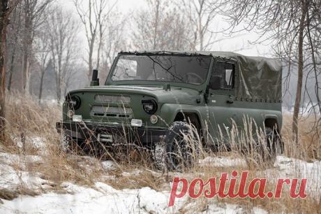 «Скорпион» – внедорожник, который очень сильно похож на УАЗ | Чёрт побери Те, кто думает, что на этих фото изображен обычный УАЗ очень сильно ошибается, так как перед нами совершенно иной внедорожник. Новинка называется «Скорпион» ЛША-1 и представляет собой легкий армейский штурмовой автомобиль. Компания «Защита», построившая эту машину, использовала кузовные детали от УАЗа, однако авто получилось длиннее и шире. В основе внедорожника лежат мосты Ford Explorer и 2,6-литров...