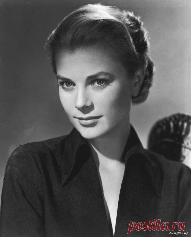 Грейс Келли, 12 ноября, 1929
 • 14 сентября 1982