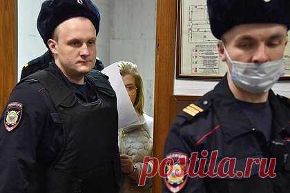 Врио замгубернатора Брянской области Егорову арестовали по делу о коррупции. Басманный суд Москвы арестовал до 28 мая замгубернатора Брянской области Елену Егорову по делу о коррупции. Решение вынесено по ходатайству следователя. Чиновница будет находиться в СИЗО до 28 мая. Ей вменяют статью 291 («Дача взятки в особо крупном размере») УК РФ. Ранее была арестована Татьяна Кулешова.