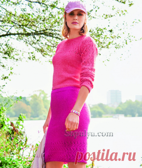 Этот классический ансамбль весьма сдержан в узорах, чего не скажешь о его яркой палитре, сочетающей сочный розовый с коралловым. Верхняя часть пуловера и рукава декорированы ажурными зигзагами, как и низ юбки.