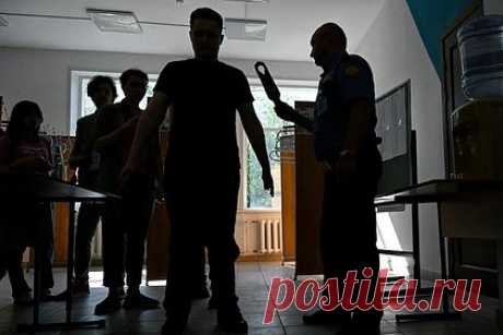 Власти отреагировали на новый скандал с раздеванием школьниц перед ЕГЭ