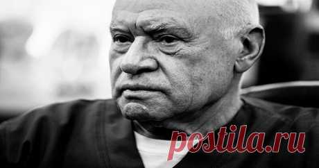 Лео Бокерия: НЕздоровый образ жизни — удел малообразованных людей Лео Бокерия поделился своим опытом и рецептами здорового образа жизни.

Лео Бокерию часто называют человеком-оркестром. Ученый, кардиохирург, общественный деятель, преподаватель, пропагандист здоров