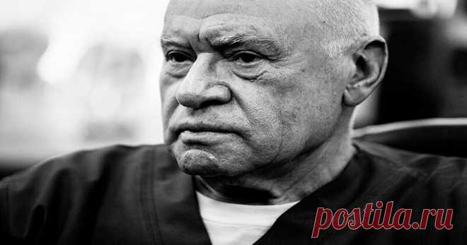 Лео Бокерия: НЕздоровый образ жизни — удел малообразованных людей Лео Бокерия поделился своим опытом и рецептами здорового образа жизни.

Лео Бокерию часто называют человеком-оркестром. Ученый, кардиохирург, общественный деятель, преподаватель, пропагандист здоров