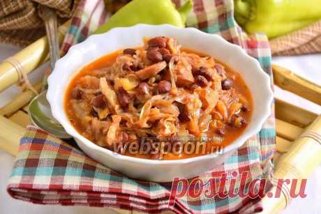 Красная фасоль с капустой и сосисками