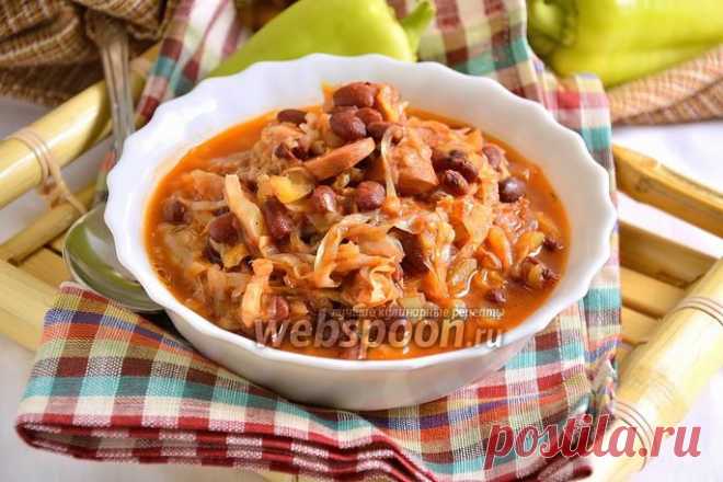 Красная фасоль с капустой и сосисками