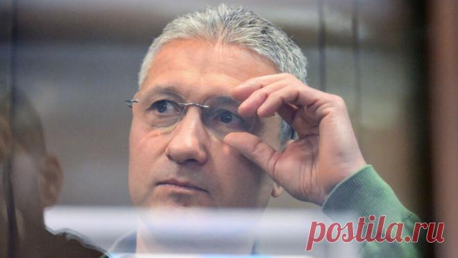 Суд не стал взыскивать ювелирные украшения с экс-супруги и гражданской жены Иванова. Суд не стал взыскивать часть ювелирных украшений с экс-супруги и гражданской жены бывшего замминистра Минобороны Тимура Иванова в рамках иска Генпрокуратуры. Об этом сообщает ТАСС. Иск об изъятии у Иванова имущества на 1,2 млрд рублей суд ...