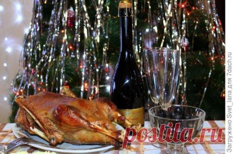 Рождественский гусь с айвой и черносливом - пошаговый рецепт приготовления с фото