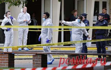 Во Франции ввели максимальный уровень террористической угрозы. Решение приняли после убийства учителя в коммуне Аррас и на фоне роста угроз в связи с кризисом в Израиле, сообщило Agence France-Presse