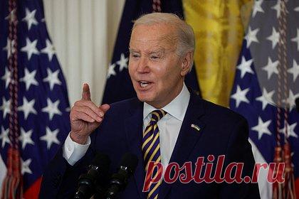 В США высмеяли Байдена после появления в галстуке в цветах флага Украины. Американский бизнесмен Дэвид Сакс высмеял президента США Джо Байдена после его появления в галстуке в цветах украинского флага. Он напомнил, что в апреле прошлого года американский лидер заявлял о проигрыше России в конфликте на Украине, однако теперь он говорит о тяжелом положении Киева.