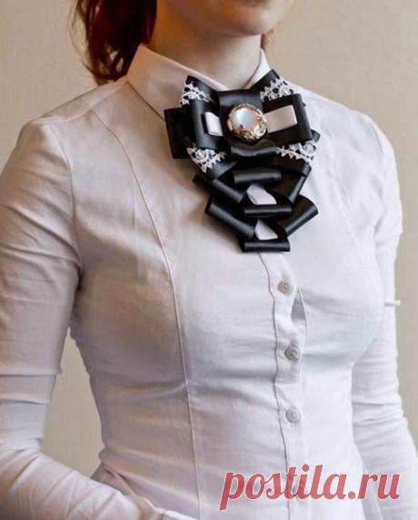 Шикарные броши из лент. Правда же крутые идеи?!