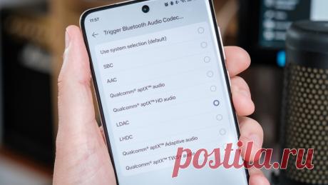 В Android можно вручную выбрать Bluetooth-кодек и раскрыть скрытые настройки качества звука для совместимых наушников.