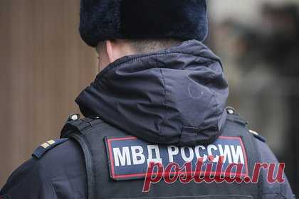В российском регионе двух школьниц задержали после сообщения о теракте. В Северной Осетии двух школьниц задержали после того, как они попытались разыграть ровесницу, сообщив ей о подготовке теракта. О неудачной шутке узнали сотрудники правоохранительных органов, они вышли на восьмиклассниц, которые сознались полицейским в содеянном, их доставили в отделение.