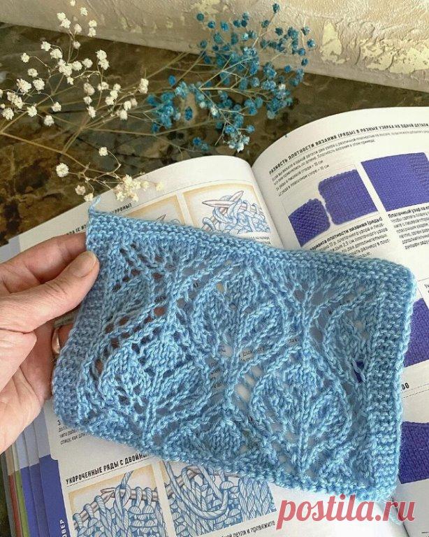 Красивый ажурный узор спицами! Сохраните себе 
Схема от boyko_knit
Раппорт узора 18п х 28р
19 петля схемы (выделена зеленым цветом), вяжется в конце ряда для симметрии при поворотном вязании.

 пустая клетка-нет петли.

При поворотном вязании все четные ряды вяжем изнаночными.
При круговом вязании-лицевыми.

Внимание
При вязании поворотными рядами в начале 9 и 13-го рядов вместо 3-х петель вместе, вяжем 2 вместе лицевой с наклоном вправо, в 15-ом ряду 2 вместе лицевой с на...