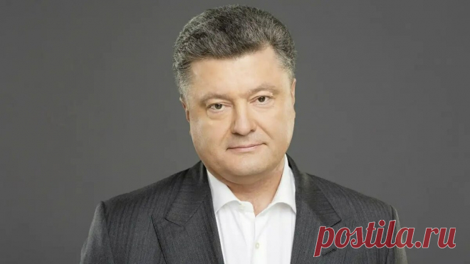 Журналист Кот: Порошенко намерен шантажировать западных кураторов Дальнейшая судьба экс-президента Украины Петра Порошенко будет зависеть о того, есть ли у него компромат на лидеров западных стран. Таким мнением поделился в беседе с ФАН журналист Юрий Кот. Ранее украинские пограничники не позволили Петру Порошенко выехать в Польшу для участия в Парламентской Ассамблее НАТО. «Логика поведения Порошенко в течение всех этих лет говорит о том, что скорее всего он собирался пок...