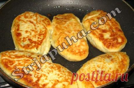 Картофельные пирожки с зеленым луком и яйцом