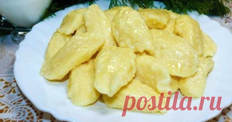 Najbardziej leniwe pierogi twarogowe bez mąki. Bez brudzenia i sprzątania. Czyste ręce i stół Jeśli zależy Ci na przygotowaniu pysznych pierogów leniwych, ale jednocześnie nie chcesz spędzać w kuchni wieczności na wyrabianiu ciasta i gotowaniu ich - z pomocą przychodzi sprawdzony przepis na leniwe pierogi z kaszą manną. Alternatywą