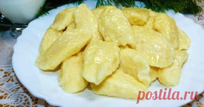 Najbardziej leniwe pierogi twarogowe bez mąki. Bez brudzenia i sprzątania. Czyste ręce i stół Jeśli zależy Ci na przygotowaniu pysznych pierogów leniwych, ale jednocześnie nie chcesz spędzać w kuchni wieczności na wyrabianiu ciasta i gotowaniu ich - z pomocą przychodzi sprawdzony przepis na leniwe pierogi z kaszą manną. Alternatywą