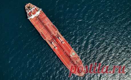 В Индии назвали две основные проблемы с поставками российской нефти. Главными проблемами при поставках российской нефти в индийские порты являются «ценовой потолок» и проблемы с судоходством, заявил министр нефти Индии Хардип Пури. Москва считает западные санкции незаконными