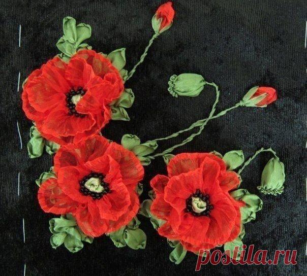 Вышивка маков лентами Вышивка маков лентамиС такими маками преобразится и станет незабываемой любая вещь.