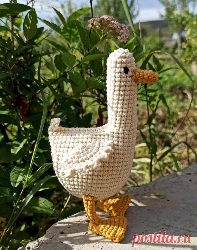 PDF Гусёнок крючком. FREE crochet pattern; Аmigurumi toy patterns. Амигуруми схемы и описания на русском. Вязаные игрушки и поделки своими руками #amimore - гусь, маленький гусёнок.