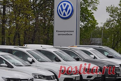 Volkswagen назвал сроки продажи российских активов. Немецкий автоконцерн Volkswagen избавится от российских активов Porsche, Scania и Man. Группа сообщила, что компания Traton — подразделение грузовых автомобилей Volkswagen — продаст 100 процентов акций ООО «Скания Русь» и ООО «МАН Трак энд Бас Рус» в течение 12 месяцев. Porsche рассматривает продажу трех «дочек».