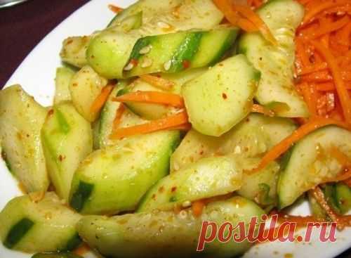 Салат, маринованный на зиму, по-корейски с огурцами и морковью / Простые рецепты
