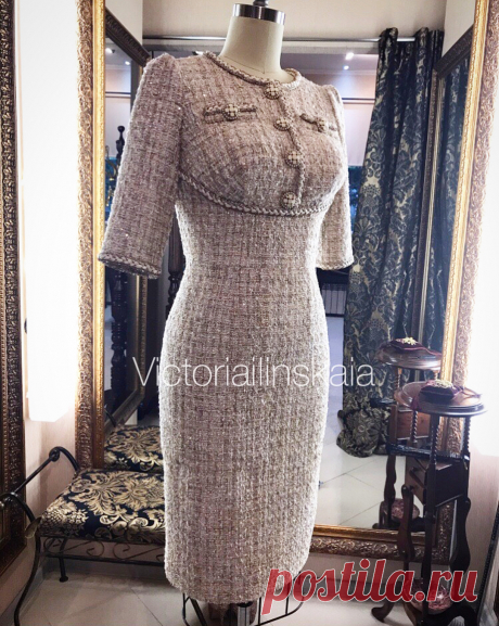 ATElIER VICTORIA ILINSKAIA в Instagram: «Платье сшито из фактурного твида CHANEL 🔹Отделочная коса ручной работы 👐@italy_tkani_39 #victoriailinskaiaatelier #victoriailinskaia…» 914 отметок «Нравится», 11 комментариев — ATElIER VICTORIA ILINSKAIA (@victoriailinskaia39) в Instagram: «Платье сшито из фактурного твида CHANEL 🔹Отделочная коса ручной работы 👐@italy_tkani_39…»