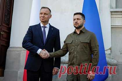 Президент Польши понадеялся на вступление Украины в НАТО через несколько лет. Президент Польши Анджей Дуда считает, что путь Украины в НАТО ясен, и страны-члены альянса уже приняли соответствующее решение. Он также понадеялся, что она вступит в объединение через несколько лет. Отвечая на вопрос, доволен ли он принятыми на саммите решениями по Украине, польский лидер счел их недостаточными.