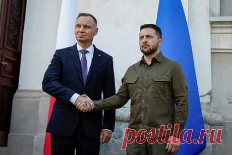 Президент Польши понадеялся на вступление Украины в НАТО через несколько лет. Президент Польши Анджей Дуда считает, что путь Украины в НАТО ясен, и страны-члены альянса уже приняли соответствующее решение. Он также понадеялся, что она вступит в объединение через несколько лет. Отвечая на вопрос, доволен ли он принятыми на саммите решениями по Украине, польский лидер счел их недостаточными.