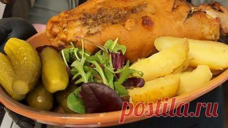 Виталя Готовит | Свиная рулька, запеченная в фольге 🍖 Рецепт в комментариях! | Дзен