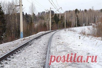 На Урале восстановили движение на железной дороге после взрыва. Движение поездов на станции Сан-Донато около Нижнего Тагила восстановлено после взрыва на путях, сообщает ТАСС со ссылкой на Свердловскую железную дорогу. Движение было вновь открыто в 19:57 по местному времени. Максимальная задержка электропоездов составила 2 часа 50 минут.