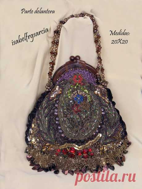 (486) ISABEL FR GARCÍA: terciopelo embroidery, con encaje, swarosqui, lentejuelas metalicasbriolets, fleco cubos y tilas,cierre carey antiguo | Beadwork