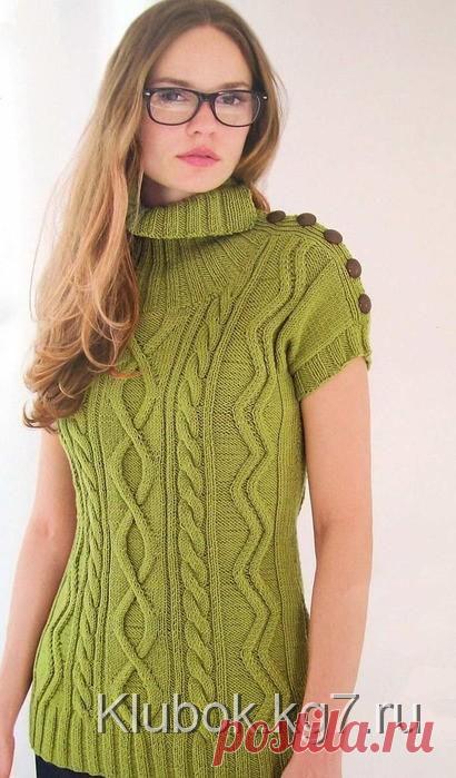 Безрукавка с застёжкой на плече связана спицами миксом узоров: "зигзаги", "косы", "ромбы". | Клубок